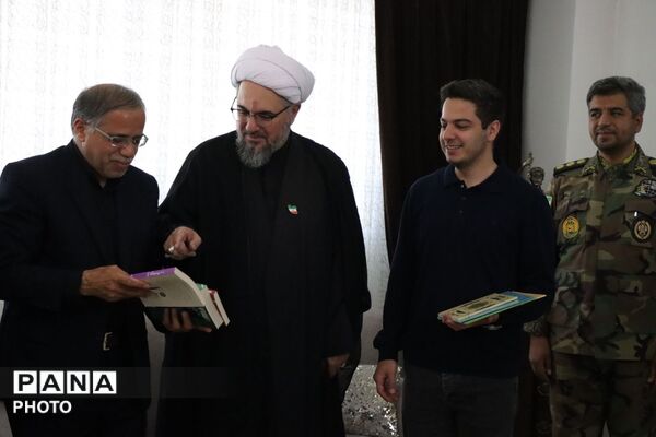 بزرگداشت شهید امیر علی الوندی در یادواره خانگی خادمین شهدای غریب اسارت 