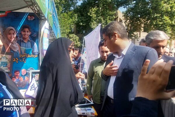 تقدیر از دانش‌آموزان برگزیده پویش‌های کانون نیایش منطقه ۶ در آیین افتتاحیه پایگاه‌های تابستانی