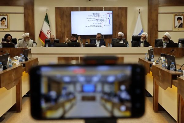 نشست وحدت علمای شیعه و اهل سنت در دانشگاه آزاد اسلامی مشهد 