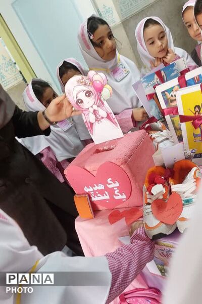 جشن عاطفه‌ها و جلوه‌ مهربانی در دبستان ستایش