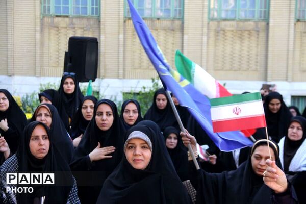 مراسم صبحگاه مشترک بسیج فرهنگیان تهران بزرگ در اداره کل آموزش و پرورش