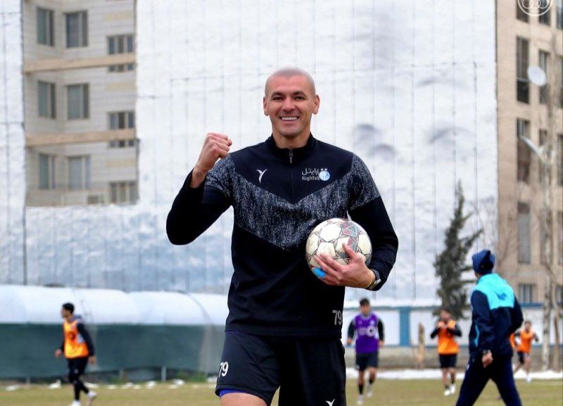 ستاره بازی در استقلال