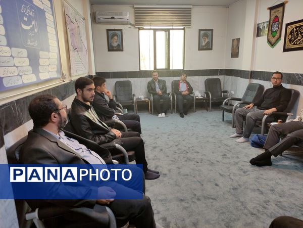 جلسه مشاوره تحصیلی برای دانش‌آموزان دبیرستان نمونه دولتی گل نراقی 3