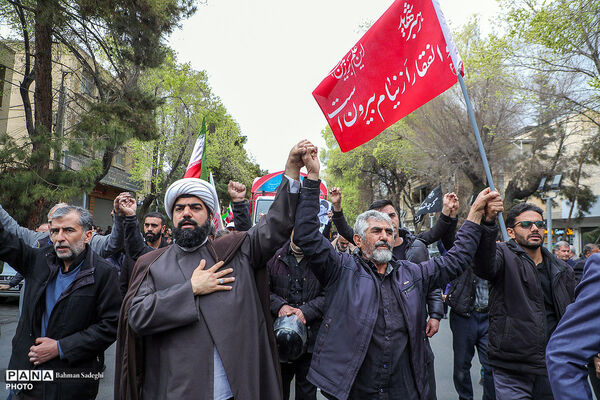تشییع ۱۷ شهید تجاوز آمریکایی صهیونی در اصفهان