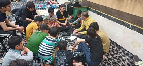 اعتکاف دانش‌آموزان پسر در شهرستان فاروج 