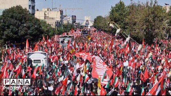 وداع مردم ایران با رهبر شهید