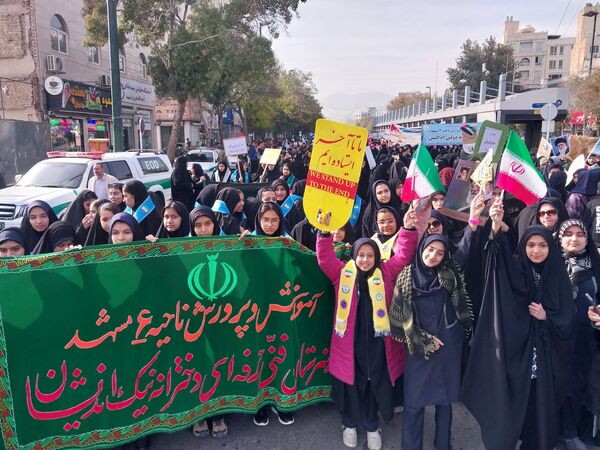 راهپیمایی 13آبان در میدان بسیج مشهد