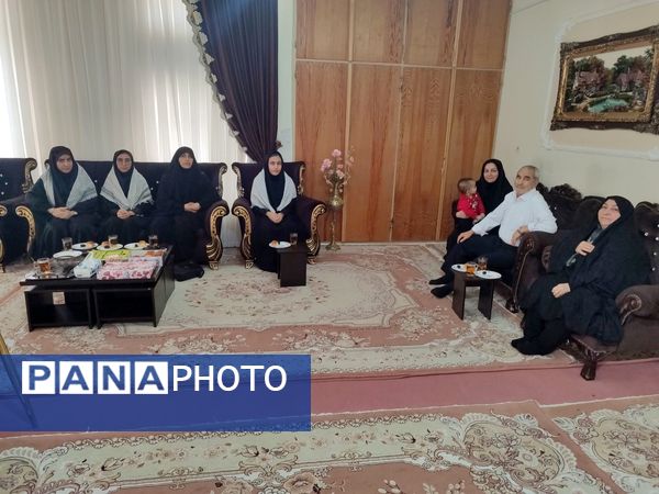 دیدار دانش‌آموزان هنرستان بصیرت با خانواده جانباز قاسم رسائی پور