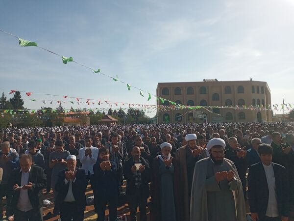 اقامه نماز عید فطر در شهرستان چناران