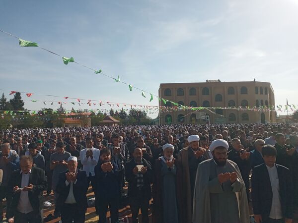 اقامه نماز عید فطر در شهرستان چناران