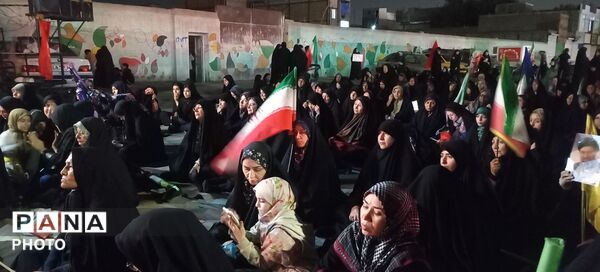 دویست شب ایستادگی پای پرچم در مشهد