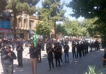 مراسم زنجیر زنی و سینه زنی به مناسبت سالگرد رحلت امام در نیشابور 