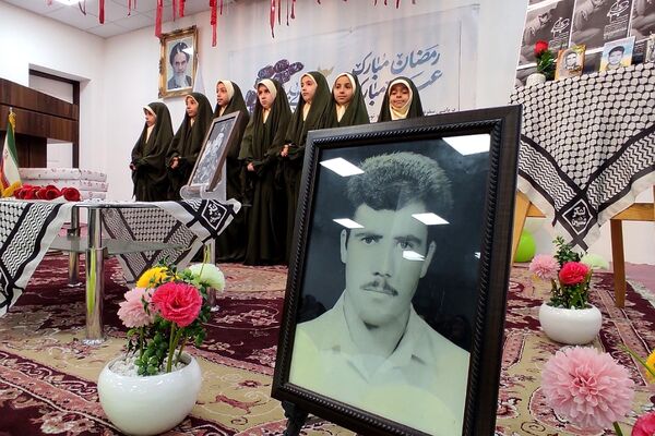 بزرگداشت «مادران چشم به راه»باحضور دانش‌آموزان دبیرستان دخترانه معرفت کهریزک