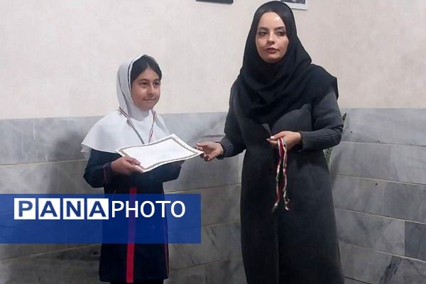 رقابت فکری دانش آموزان شهرستان قدس در مسابقات شطرنج دانش‌آموزی 