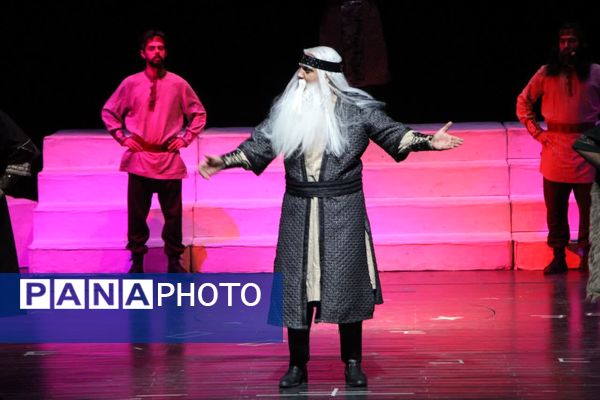 تئاتر «هیولاکش» روایتی نمایشی از شاهنامه در تالار بزرگ یزد