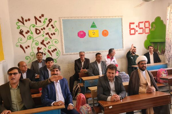 آیین نواختن زنگ ایثار و مقاومت در مدارس آباده