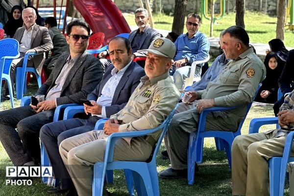 آیین «روایت ایستادگی» و گلباران مزار شهدای گمنام در شهر ارجمند 