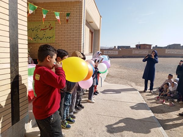 جشن دهه فجر در مدرسه شهید معتمدی