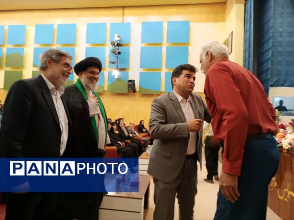 تجلیل از معلمان و معلمان پیشکسوت در بافق