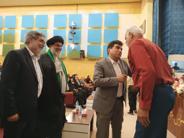 تجلیل از معلمان و معلمان پیشکسوت در بافق