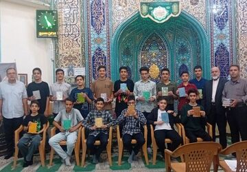 جشن تکلیف و تقدیر از برترین های دبیرستان زنده یاد مظهری