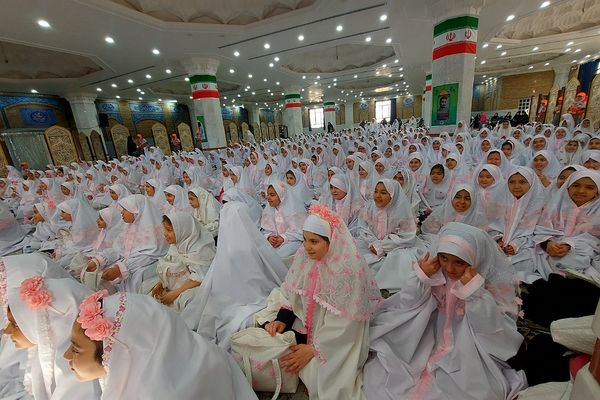 جشن تکلیف دانش‌آموزان دختر منطقه کهریزک 