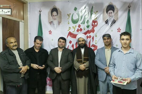 بیعت نوجوانان مدرسهٔ امام خمینی (ره) قرچک با آرمان‌های امام راحل در چهل و هفتمین جشن پیروزی انقلاب 
