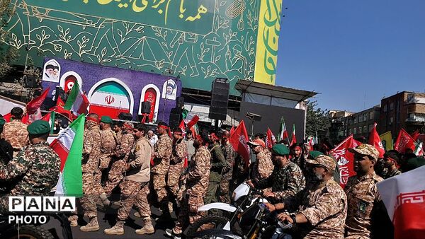 حضور اقشار مختلف مردم و مسئولین در رزمایش ۳۱۳ هزار نفری جان فدایان ایران 
