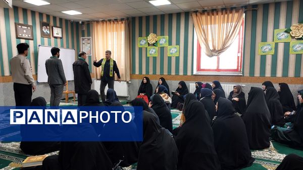 آموزش ضمن خدمت مربیان پیشتازان مدارس در دبستان آرمینه مصلی نژاد 