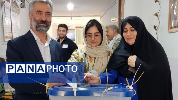 حضور پرشور مردم لرستان پای‌صندوق‌های رأی‌گیری