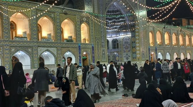 عهد عاشقانه کودکان و زائران رضوی با امام زمان(عج) در شب نیمه شعبان