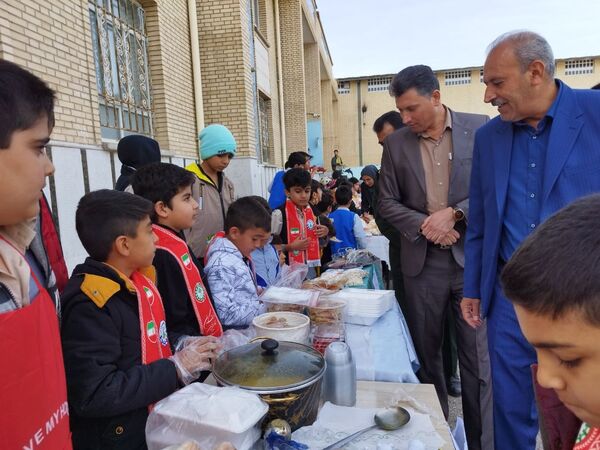آشنایی دانش‌آموزان با مفاهیم کارآفرینی