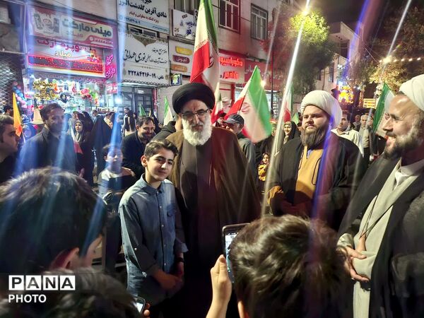 نودودمین شب ایستادگی  مردم کرج