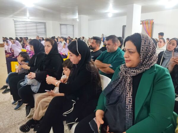 جشن فرشته‌ها در دبستان هدایت بابلسر
