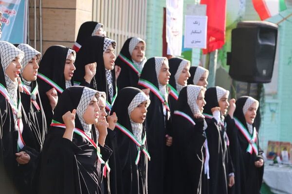 نواختن زنگ استکبارستیزی در دبیرستان ریحانه النبی باقرشهر 