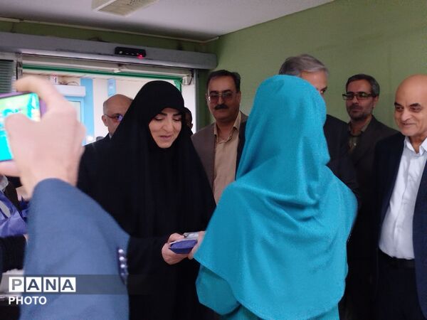 حضور مسئولان محلی در بیمارستان حضرت ابوالفضل(ع) کاشمر به مناسبت روز پرستار 
