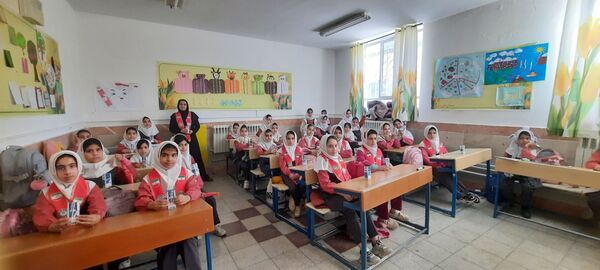 اولین توزیع شیر رایگان در مدارس ابتدایی شهرستان فاروج 