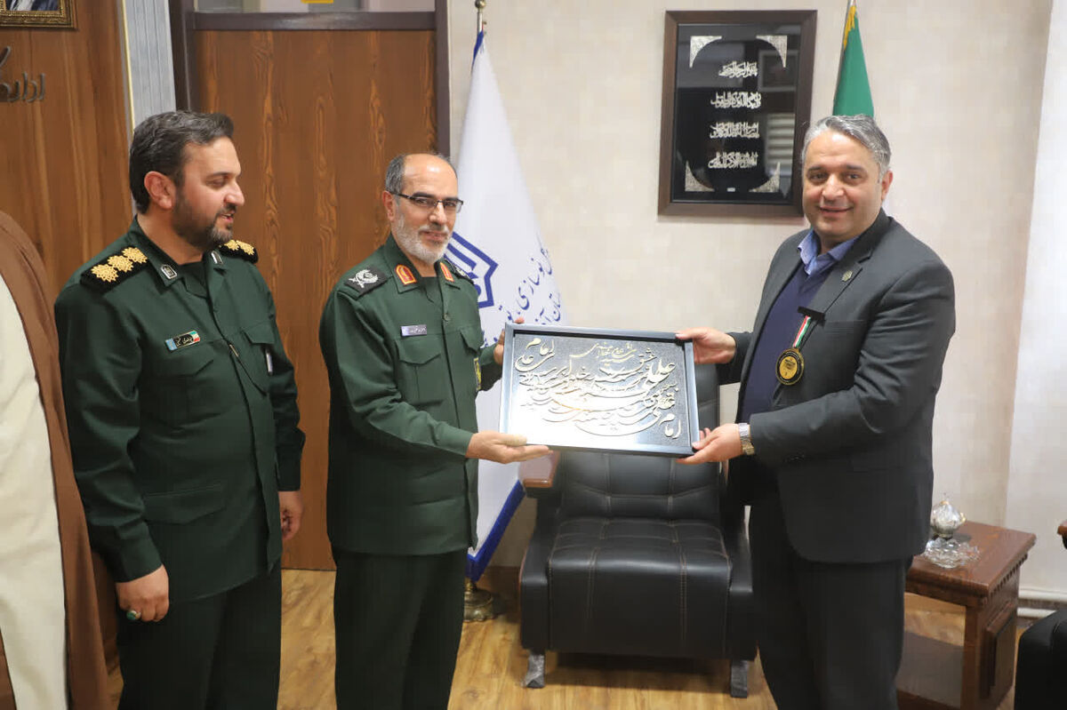اداره کل نوسازی، توسعه و تجهیز مدارس آذربایجان شرقی نشان مدیریت جهادی دریافت کرد
