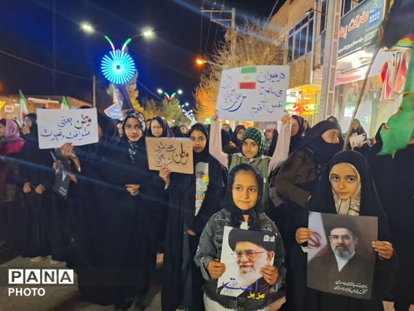 بیعت دانش‌آموزان پیشتاز شهر لایین با رهبر عزیز انقلاب