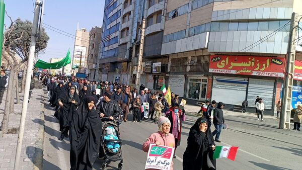 مردم غیور ملارد با حضور پرشور خود در راهپیمایی ۲۲ بهمن، ثابت کردند که همچنان پای انقلاب اسلامی ایستاده‌اند.