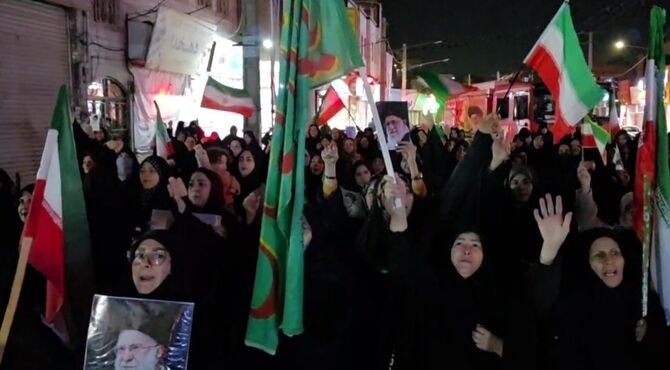 راهپیمایی مردم فردیس در تجدید بیعت با رهبر جدید انقلاب