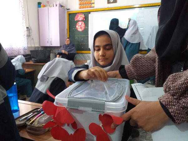 شور و شوق انتخابات شورای دانش آموزی در دبستان دخترانه میمنت زین اقلی