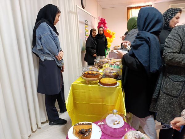 جشنواره کیک و شیرینی در مدرسه مهر و ماه آشخانه 