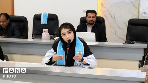 نشست صمیمی اعضای تشکل های دانش آموزی با مدیرکل آموزش وپرورش استان اردبیل