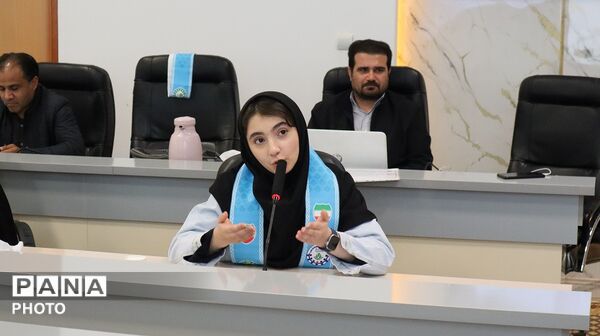 نشست صمیمی اعضای تشکل های دانش آموزی با مدیرکل آموزش وپرورش استان اردبیل