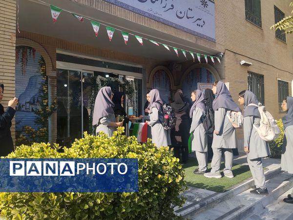 زنگ مهر، نوای امید در دبیرستان فرزانگان ۵ مشهد