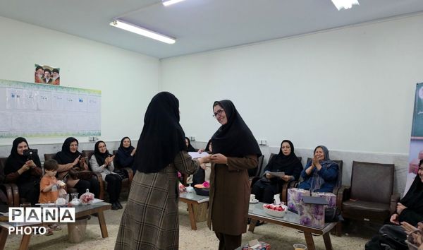 دبیرستان فاطمه‌الزهرا میزبان آیین خاطره‌سازان