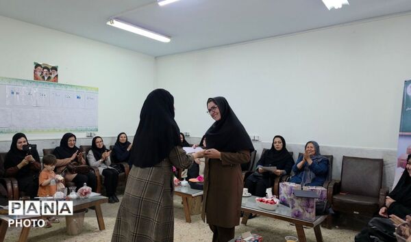 دبیرستان فاطمه‌الزهرا میزبان آیین خاطره‌سازان