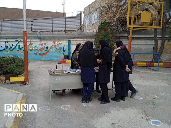 اعلام نتایج امتحانات نوبت اول دبیرستان عزت طلایی به والدین دانش آموزان 