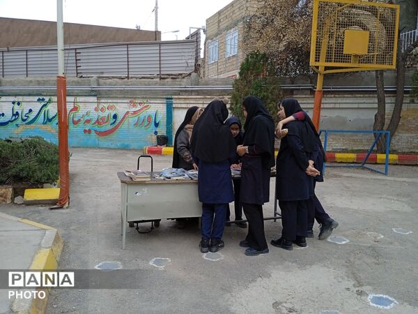 اعلام نتایج امتحانات نوبت اول دبیرستان عزت طلایی به والدین دانش آموزان 